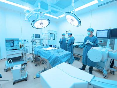 Operating room anti-glare lighting