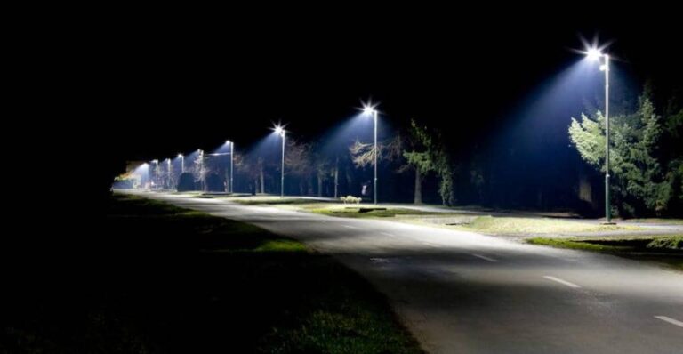 Easy to install street lighting