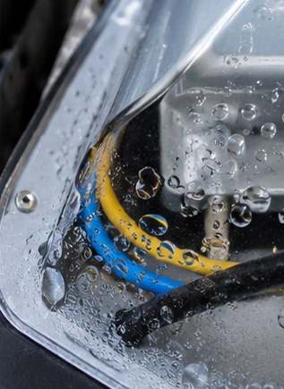 Condensation, Moisture
or Water Ingress Inside
the Fitting