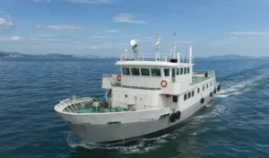 How to Select a Reliable LED Searchlight for Marine Applications