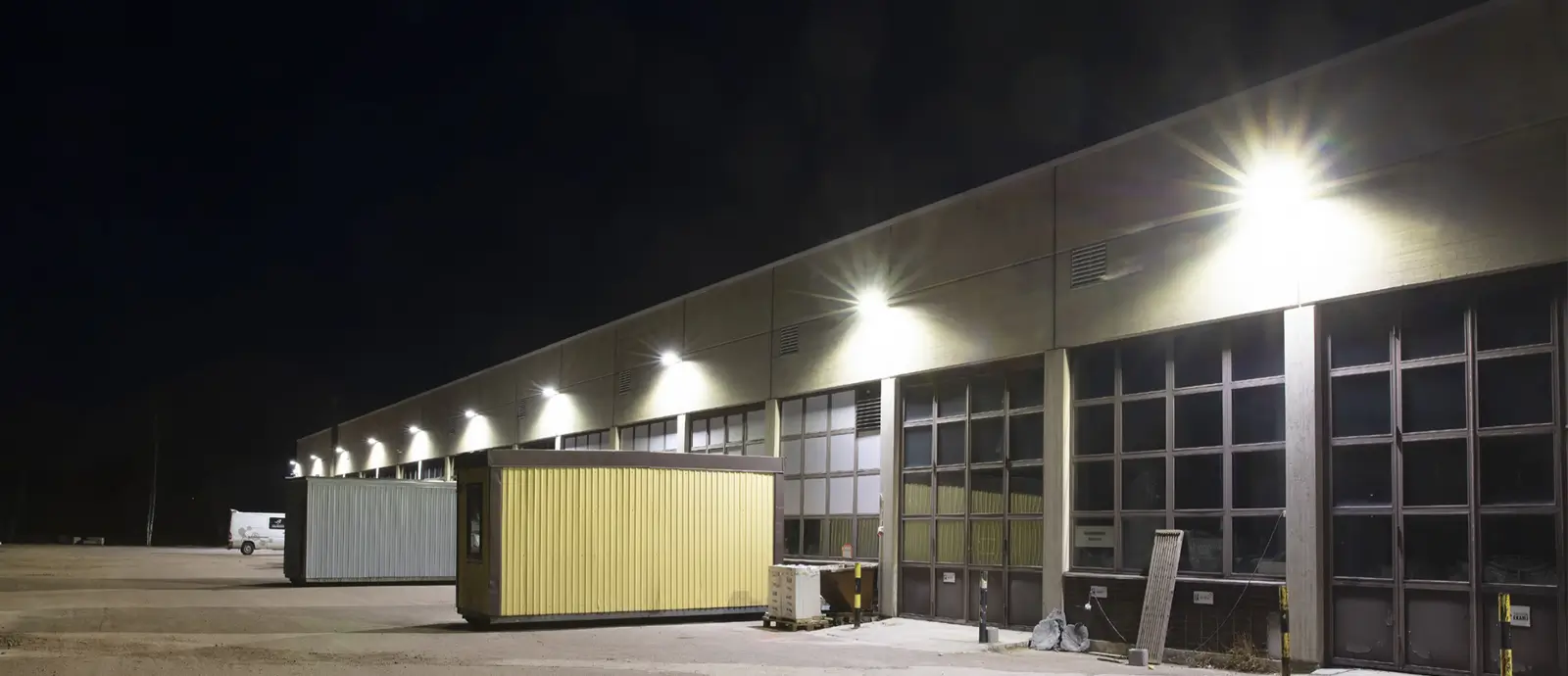 LED Floodlight Applications in Warehouses02