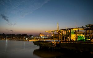 LED tri-proof light can be used in wharf